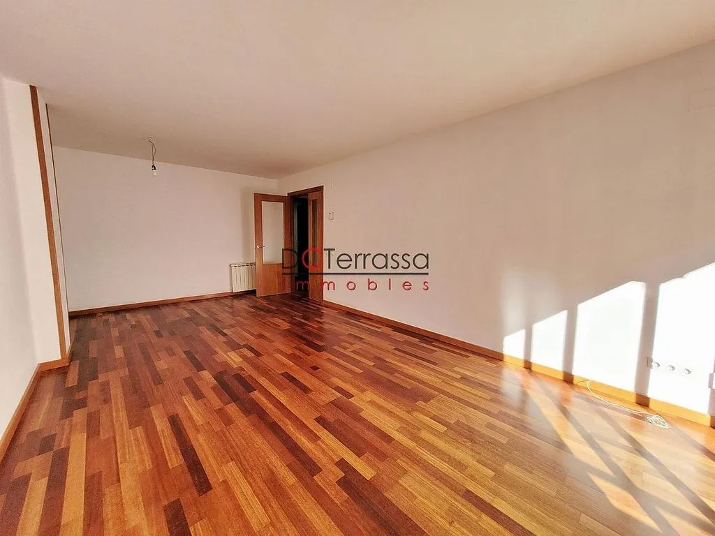 Rooms - Apartment with Balcony in Vallparadís, Terrassa