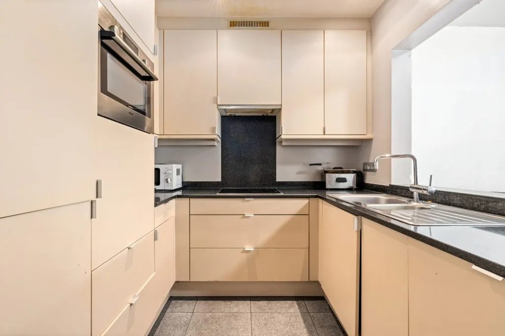 Kitchen - Central Apartment with Private Parking in Beveren