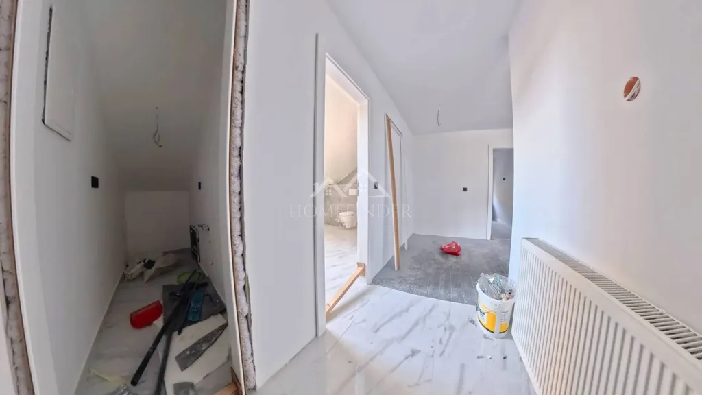 Esik - Spacious Apartment with Parking in Mala Erpenja