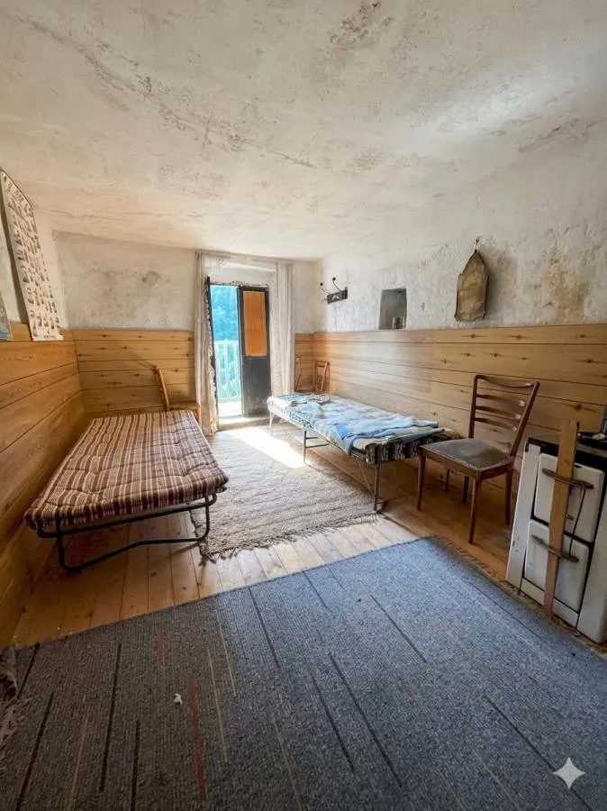 Chambres - Alpine Baita with Mountain Views in Canosio