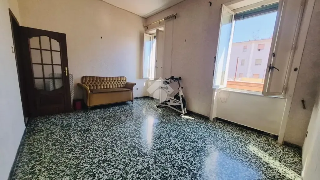 Pièces - Central Trilocale with Balcony in Torre Del Greco