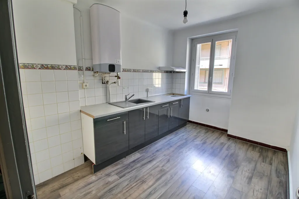 Cuisine - Appartement 3 Pièces avec Balcon à Ajaccio