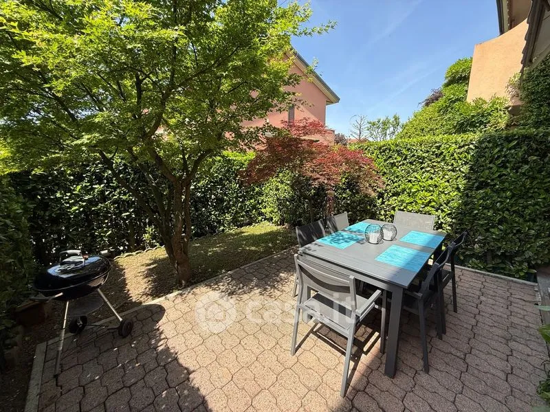 Terrasse - Terraced Villa with Double Garden in Saronno