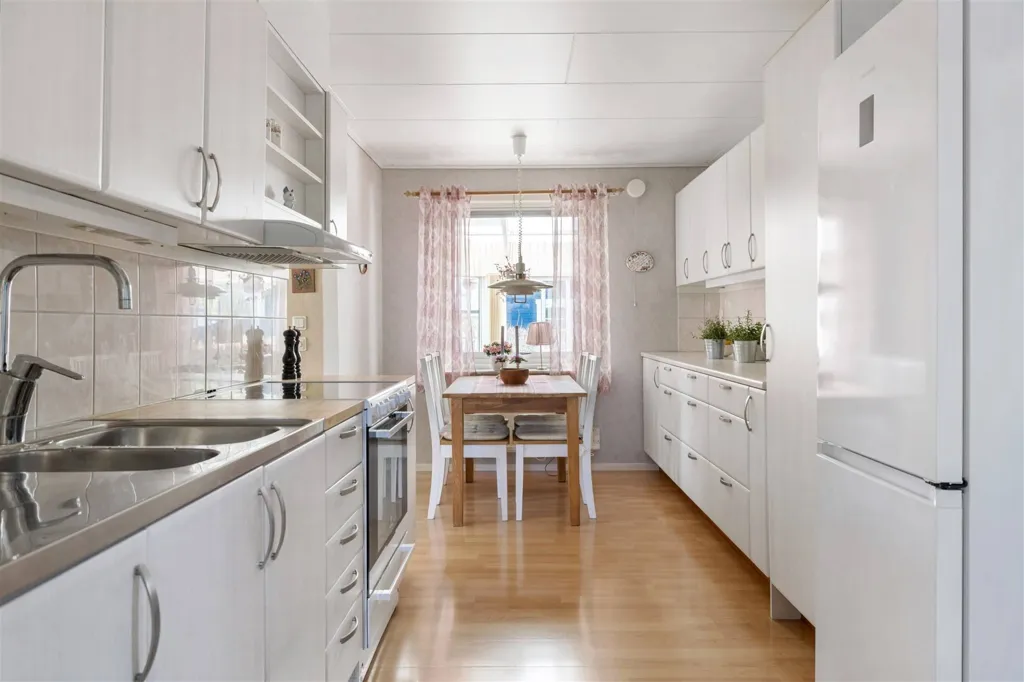 Cuisine - Villa with Garden and Solarium in Vilshärad