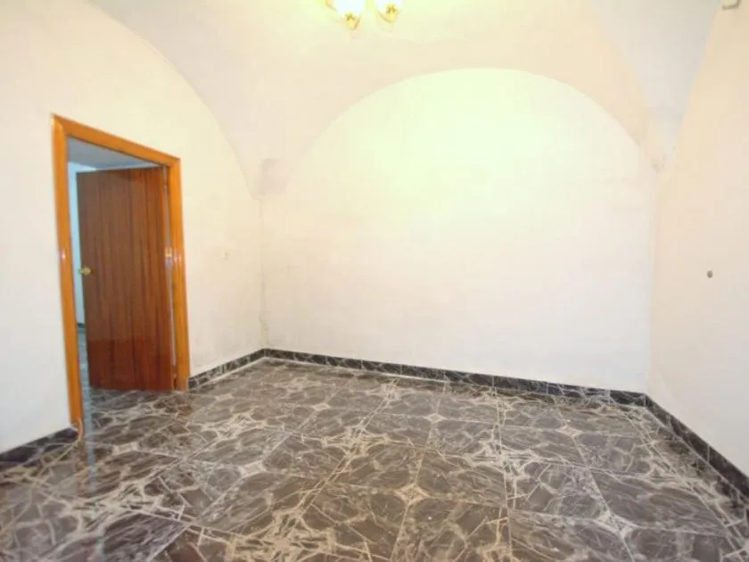 Pièces - Traditional Chalet with Historic Charm in Cáceres