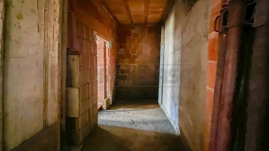 Ingresso - Rustic Property with Expansion Potential in Monteviale