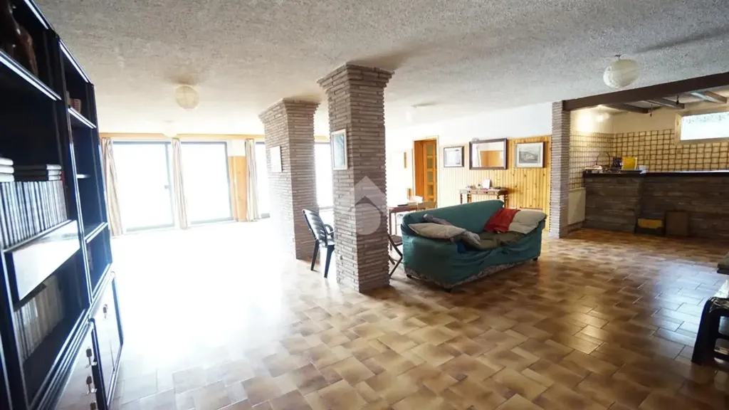Séjour - Spacious Apartment with Private Courtyard in Castelnuovo Rangone