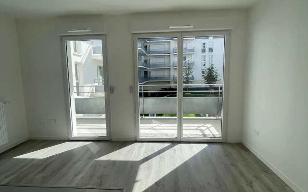 Pièces - Studio avec Balcon et Parking à Dugny