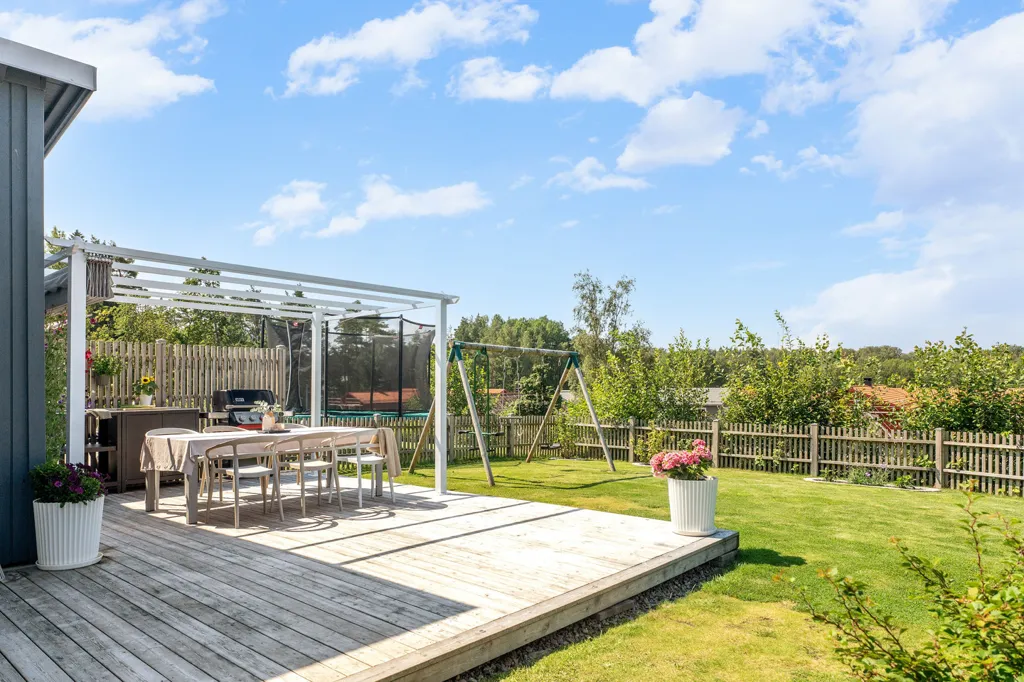 Terrace - Modern Villa with Garden in Sunny Location