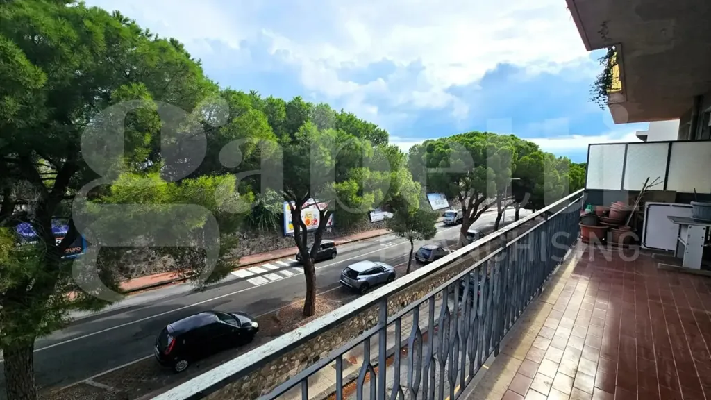 Balcon - Spacious Apartment with Balcony in Messina