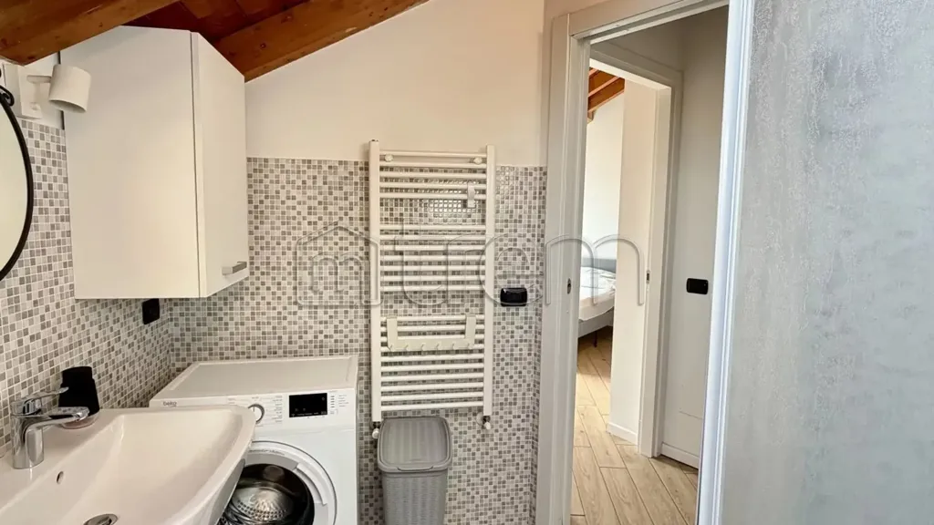 Vannitoad - Mansarded Flat with Balcony in Arese