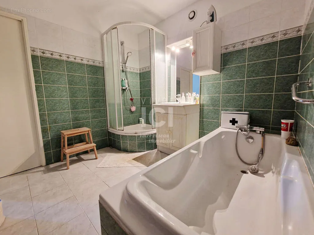 Salles de bain - Appartement T4 avec Parking et Ascenseur à Nantes
