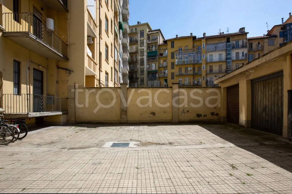 Aed - Spacious 2-Bedroom Apartment in Torino
