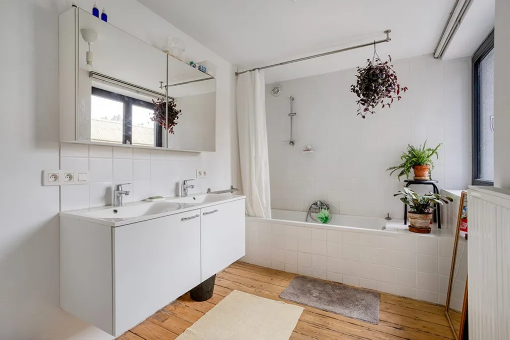 Salles de bain - Maison Rénovée avec Terrasse à Proximité de 12 m²