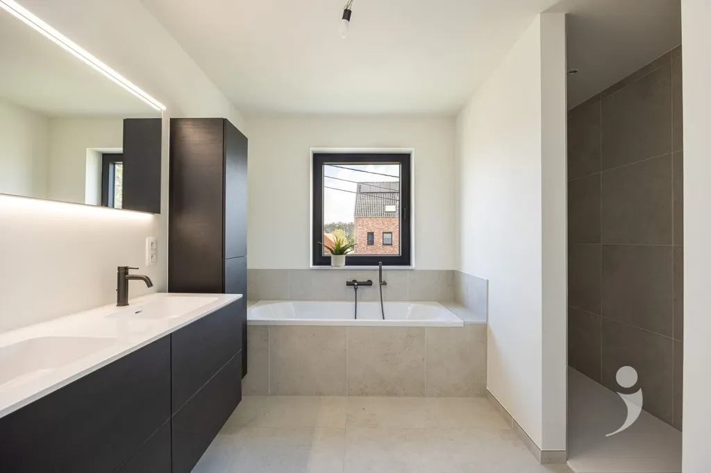 Salles de bain - Maison Économe en Énergie avec Terrasse à Ramsel