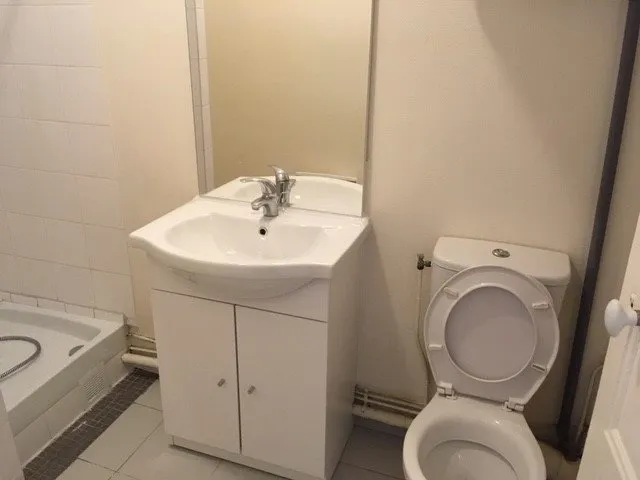 Salles de bain - Studio avec Proximité Métro à Les Lilas