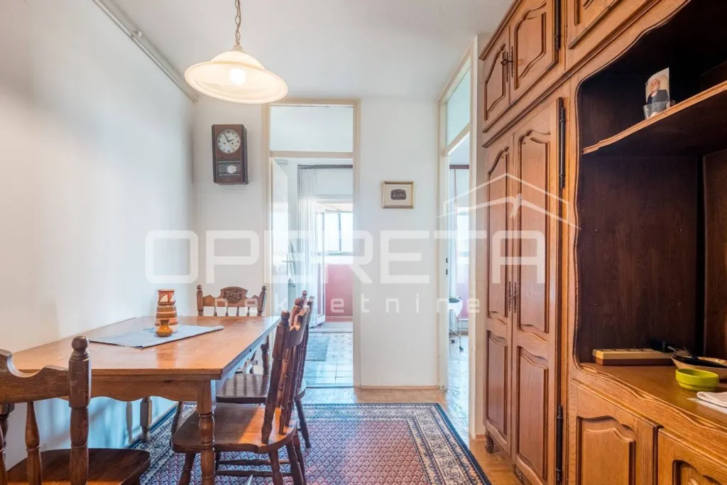 Söögituba - Three-bedroom Apartment with Central Heating in Zagreb
