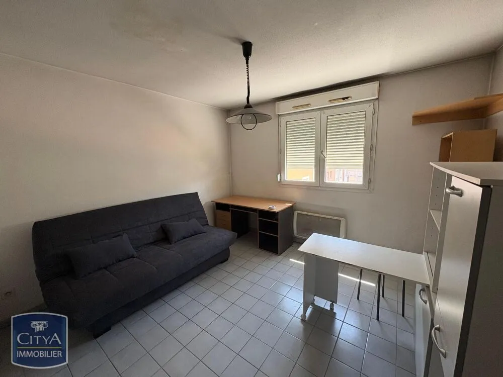 Chambres - Appartement Meublé 1 Pièce avec Salle de Bain à Isère