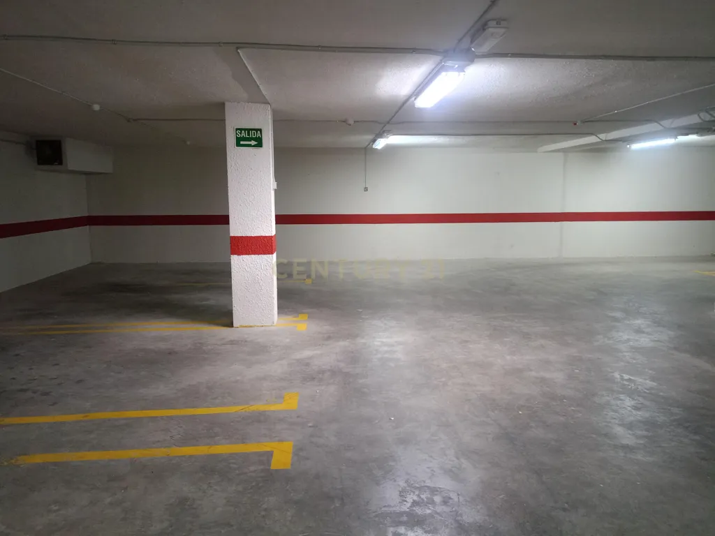 Garaaž - Garage Space with Elevator Access in Manises