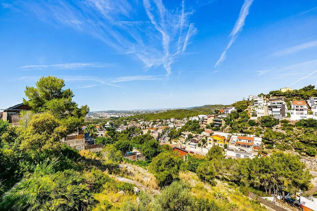 Jardin - Contemporary 5-Bedroom House with Pool in Sitges