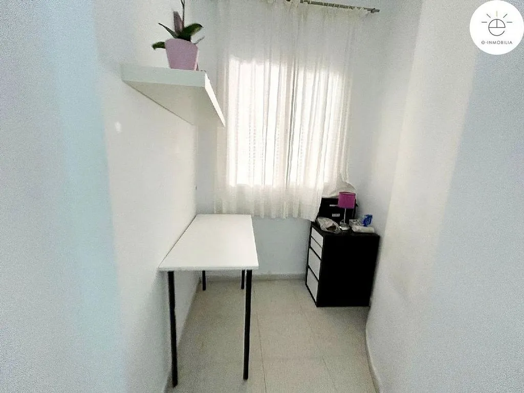 Bureau - Apartment with South View near Cathedral