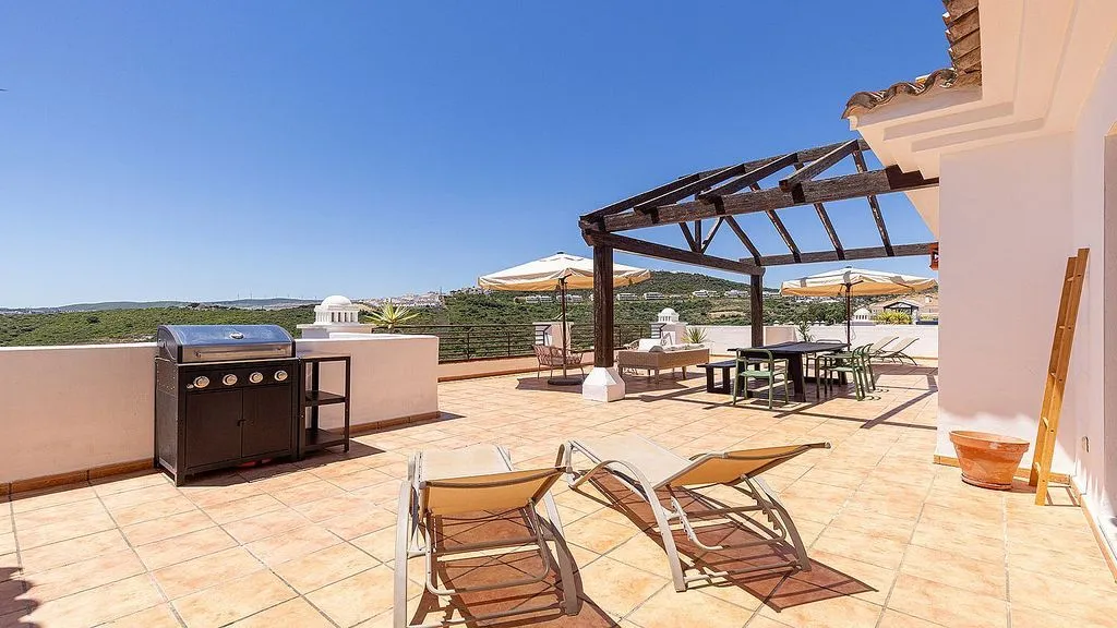 Terrazza - Penthouse with Pool in Casares Costa