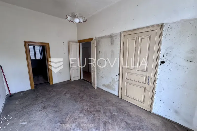 Toad - Three-Bedroom Seafront Apartment in Crikvenica