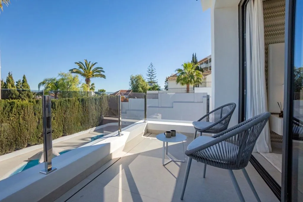 Terrasse - Luxury Villa with Mountain Views in Marbella