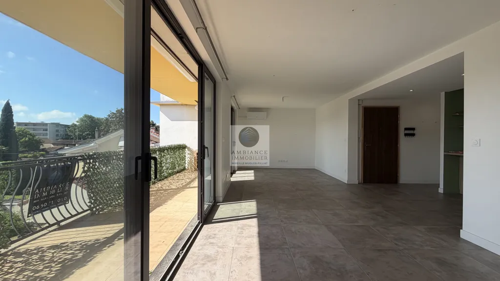 Rõdu - Renovated Apartment with Terrace in Valence