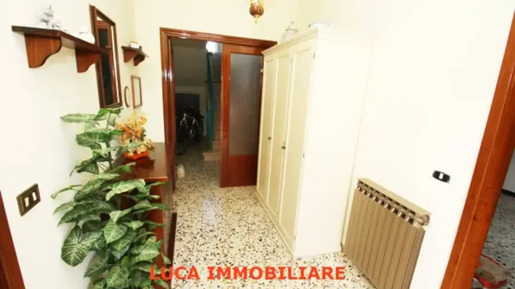 Esik - Terraced House with Garden in Altopascio