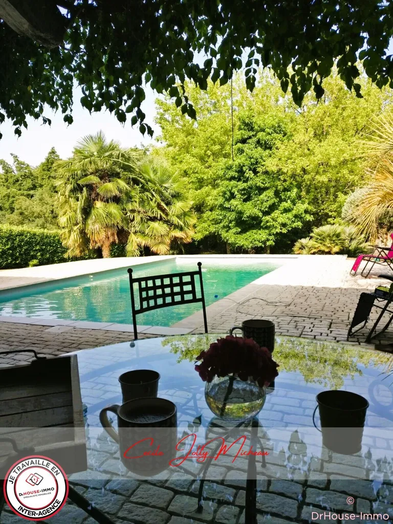 Piscine - Maison en Pierre avec Piscine à Saint-Savin