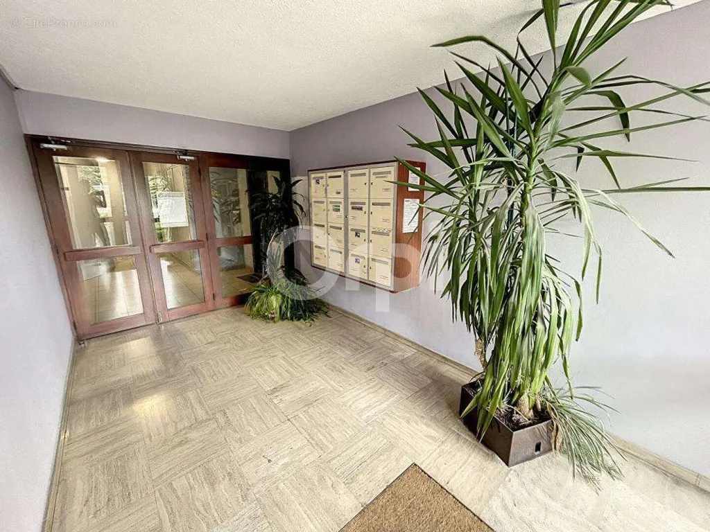 Entrée - Appartement avec balcon à Brive-la-Gaillarde