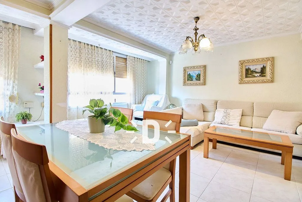 Salle à manger - Apartment with Balcony in Benetússer