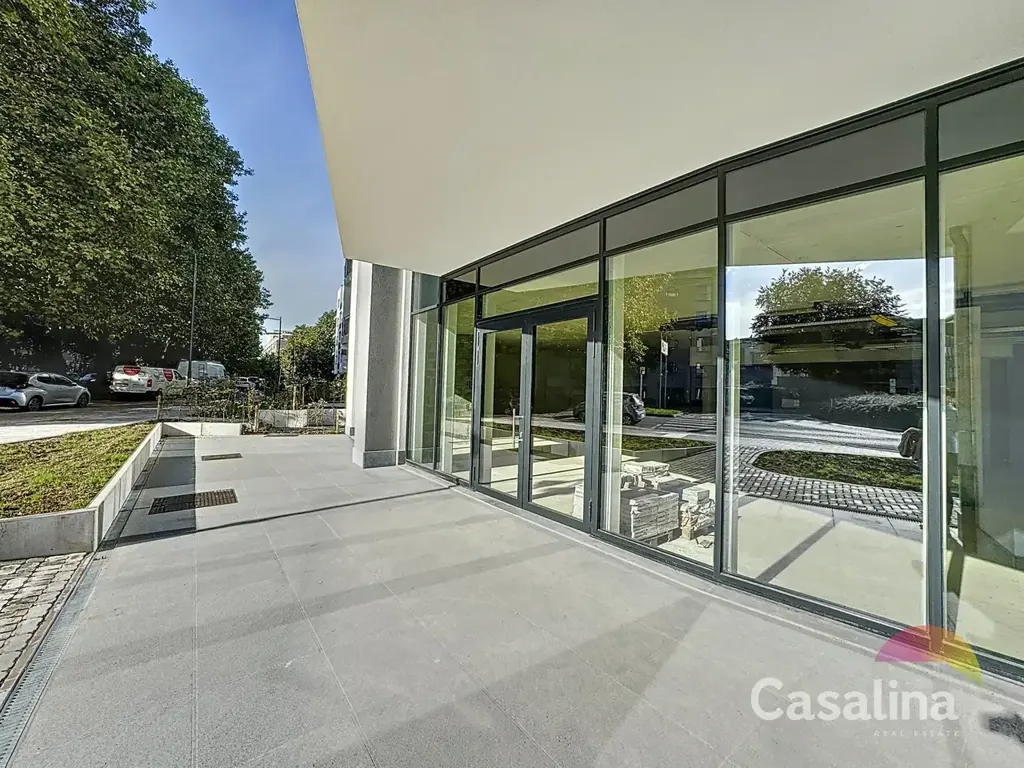 Esterno - Corner Retail Unit in Evere