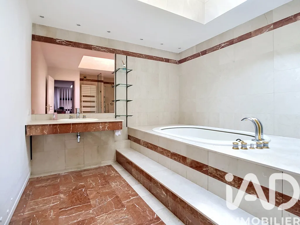 Vannitoad - Duplex Apartment with Balcony in Pontault-Combault