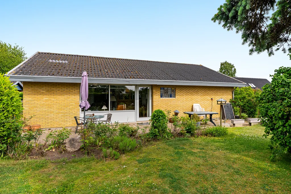 Jardin - 1976 Villa with Garden in Svendborg