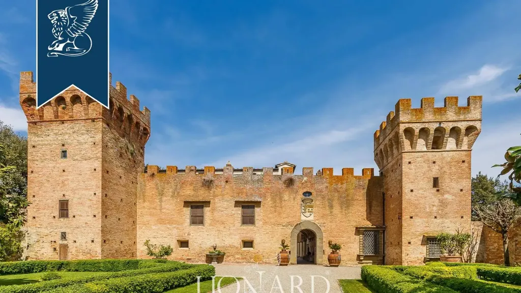 Extérieur - Historic Castle with Vineyards near Florence