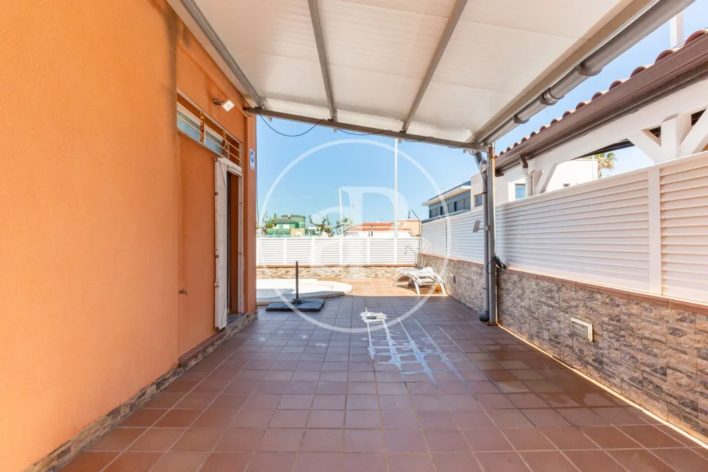 Terrazza - Twin-Storey House with Pool near Beaches