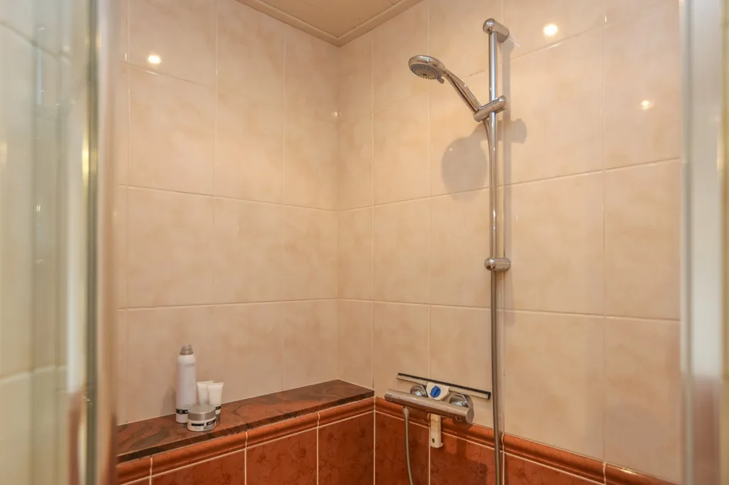 Bagni - Characterful Detached House with Garden in Buitenpost