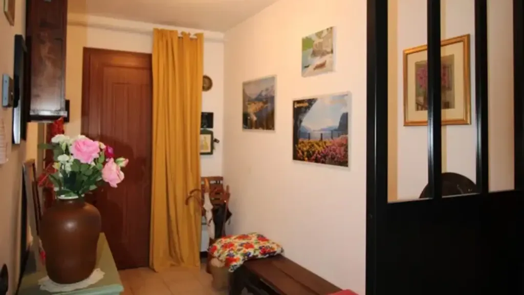 Entrée - Two-Level Apartment with Terraces in Alta Valle Intelvi