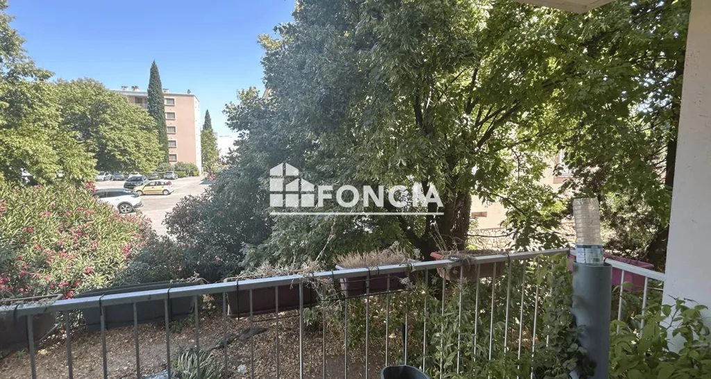Rõdu - Letting-Friendly Flat with Digicode in Brosolette