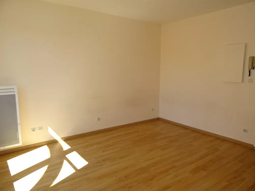 Pièces - Studio avec Balcon et Parking à Orléans