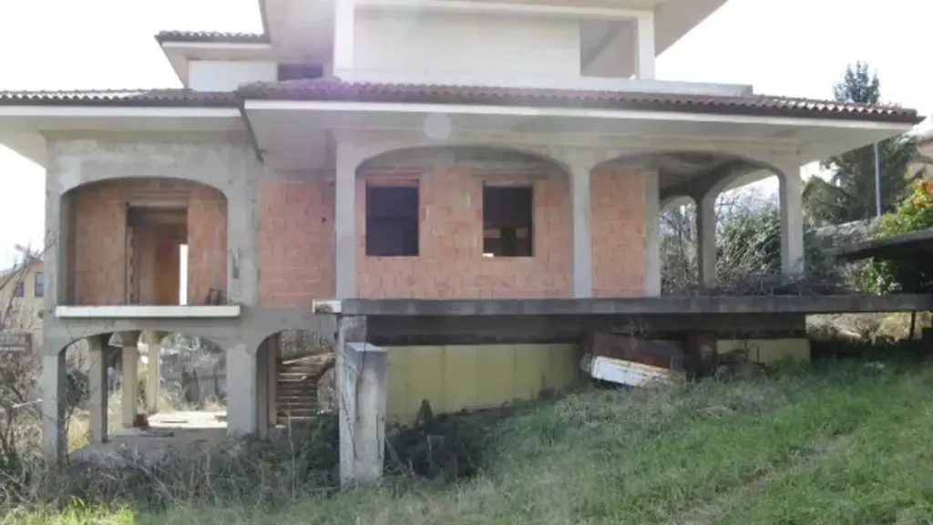 Välivaade - Under Construction Villa with Garden in Mendicino