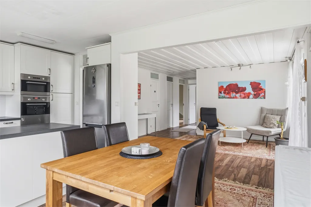 Söögituba - 1-Storey Villa with Garden in Hårstorp