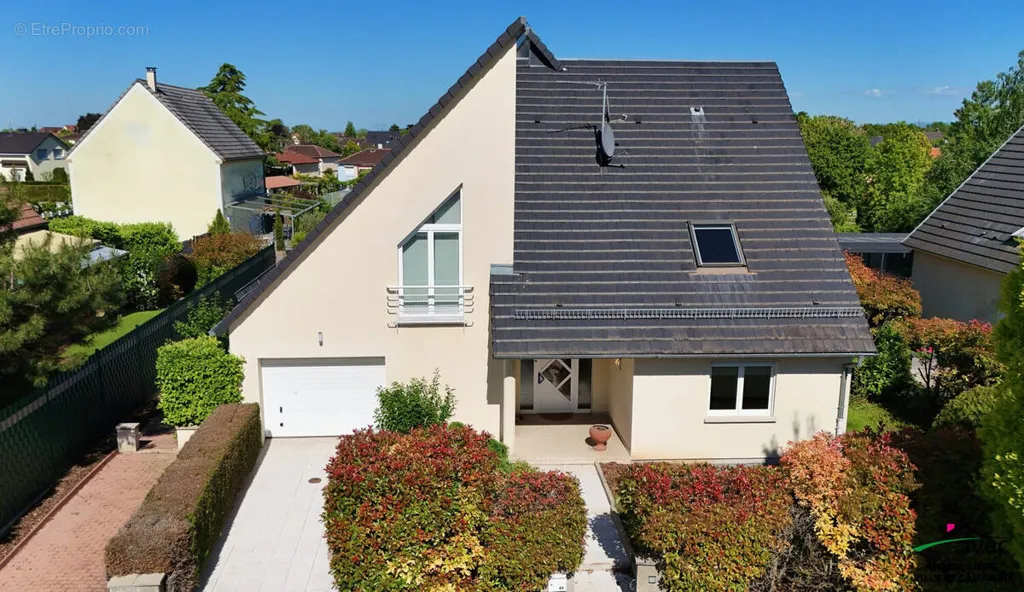Vue aérienne - Maison de Standing avec Terrasse à Geispolsheim