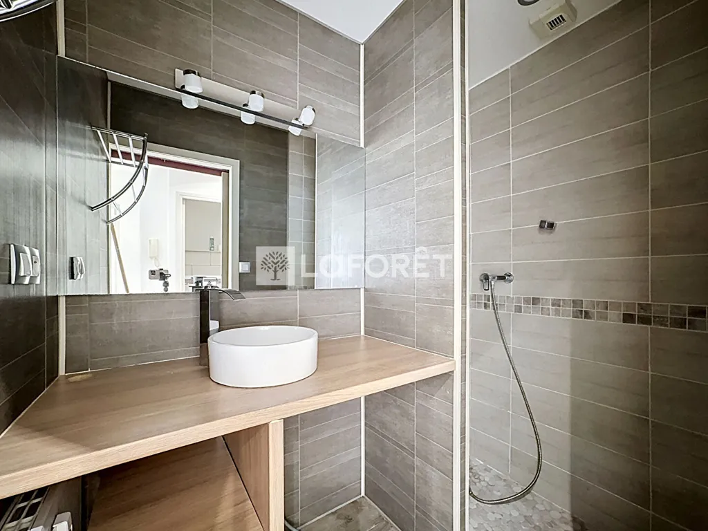 Salles de bain - Appartement 3 Pièces avec Terrasse au Solnan