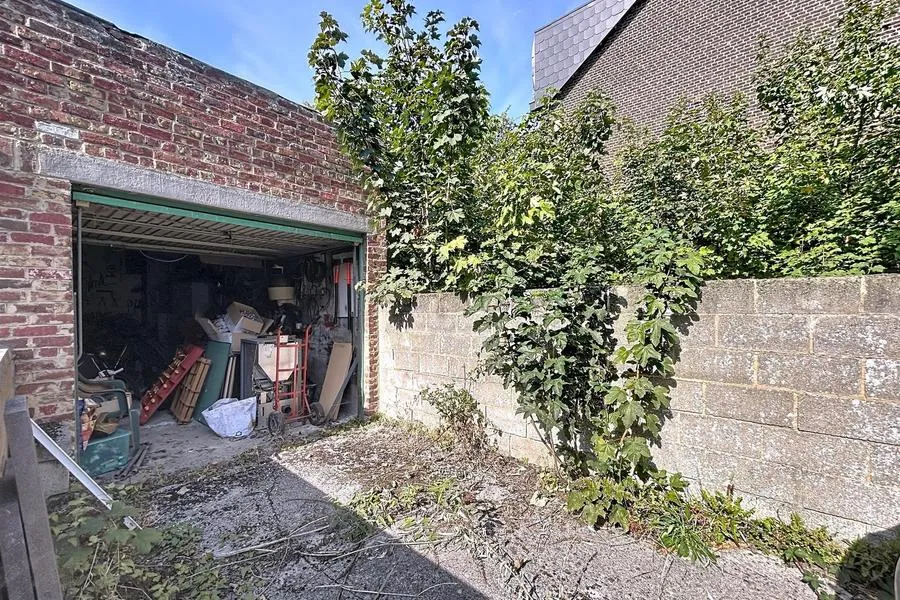 Garage - Maison à Rénover à Gilly avec Garage
