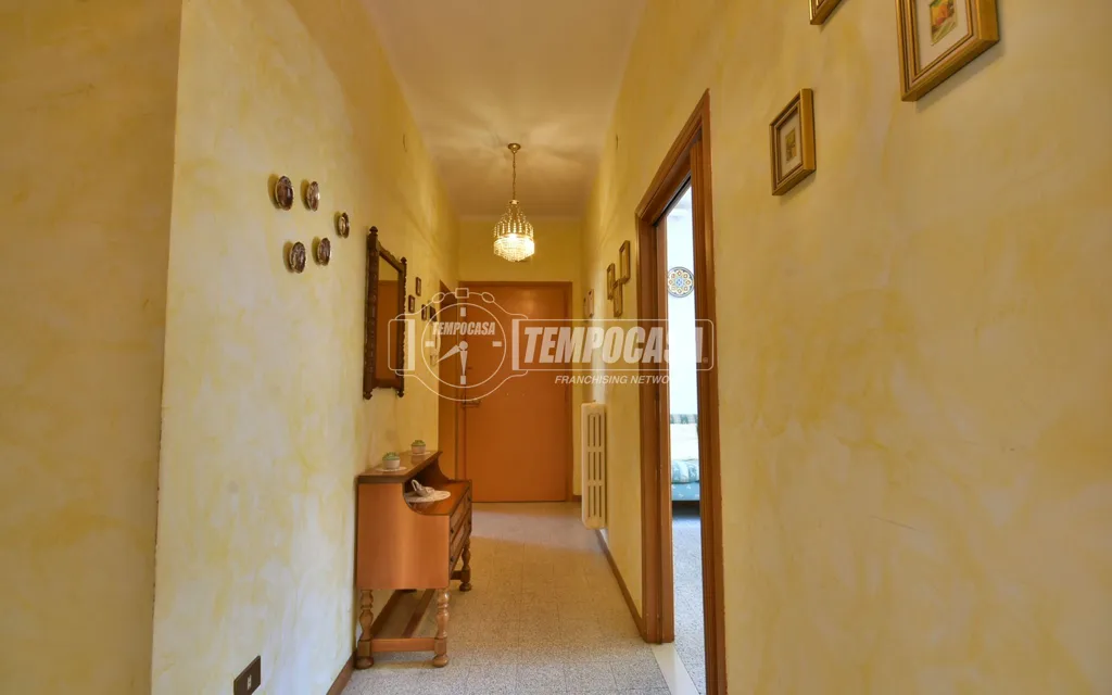 Hallway - Spacious Flat with Mountain View in Osimo