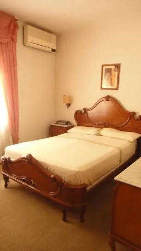 Chambres - Luxury House with Terrace in Cornellà de Llobregat