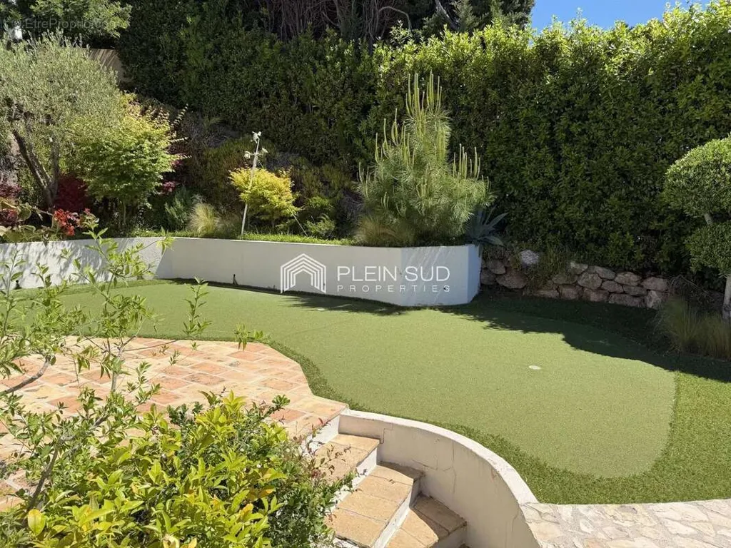 Aed - Architectural Villa with Sea View in Super-Cannes